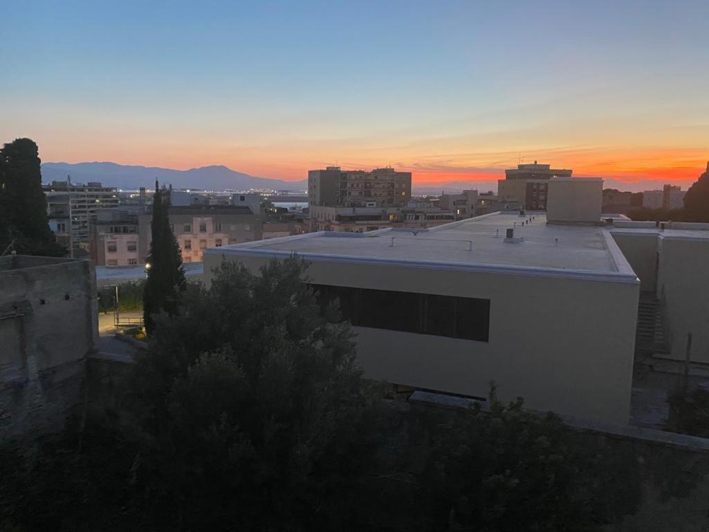 Central Moon Cagliari Vista Mare Bilik gambar