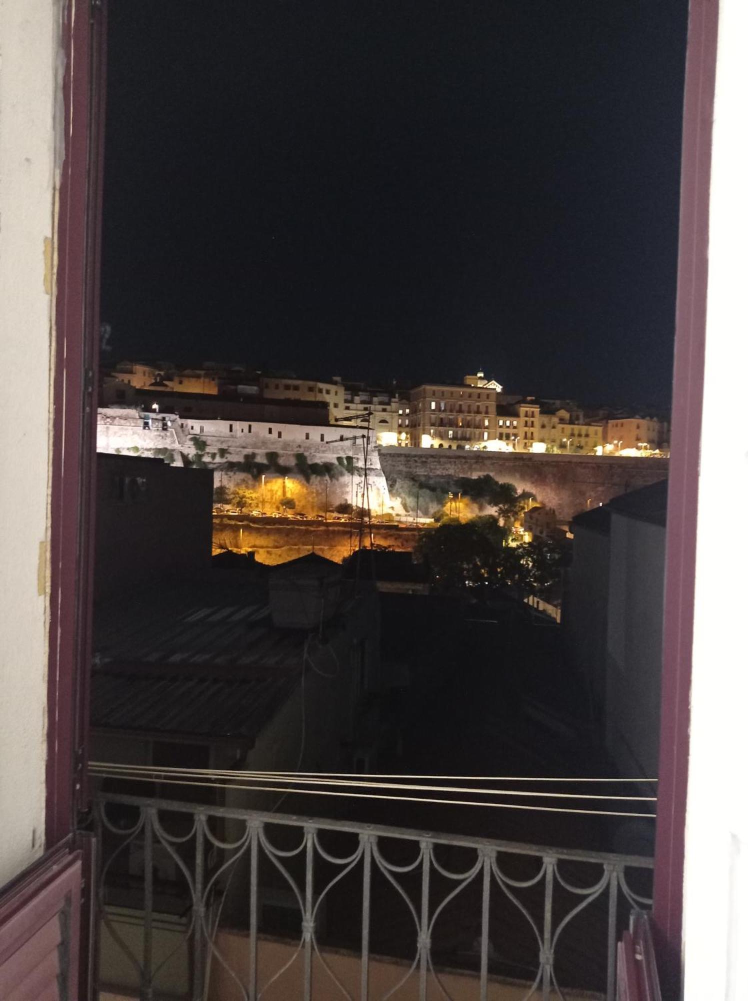 Central Moon Cagliari Vista Mare Bilik gambar