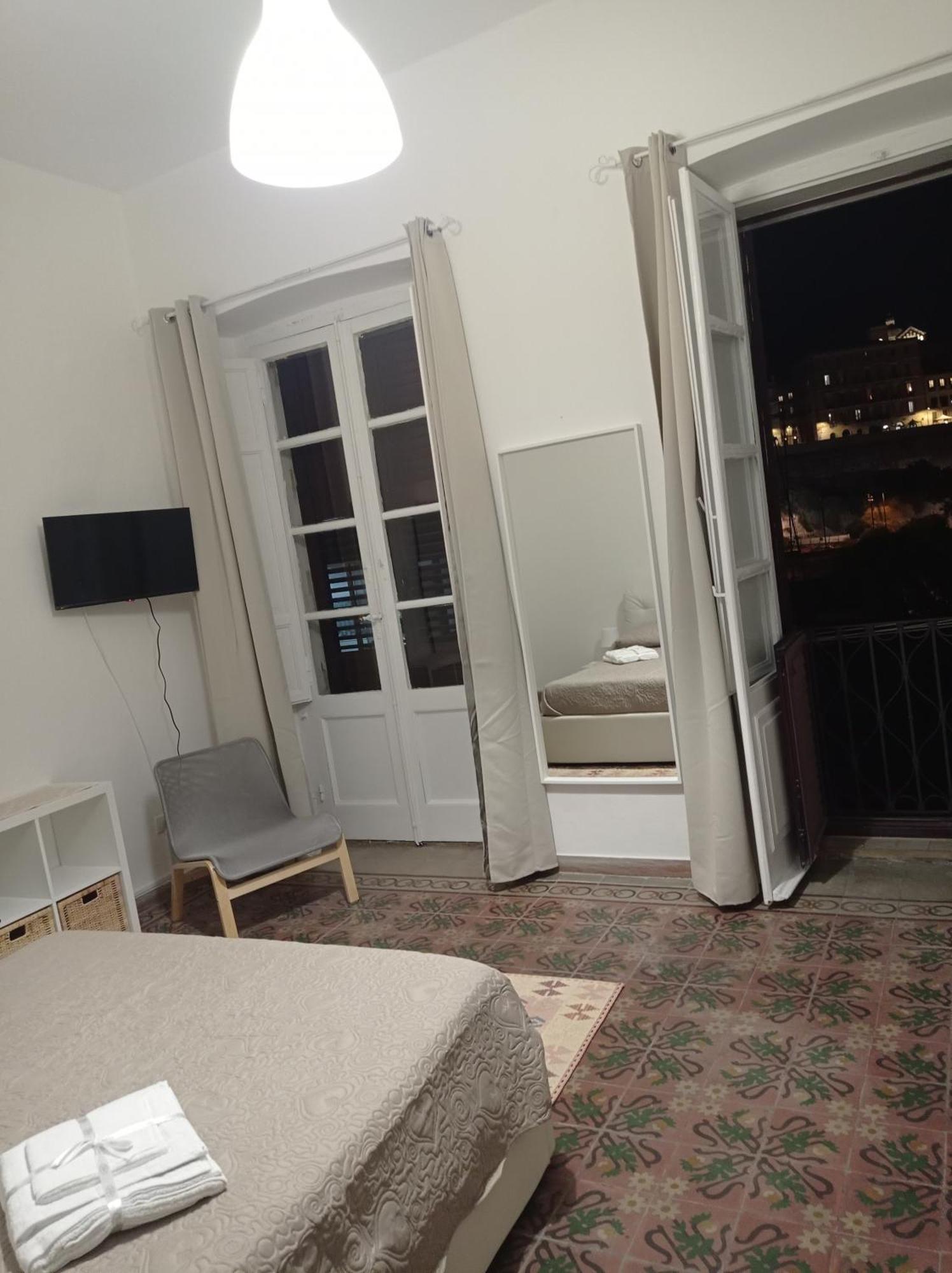Central Moon Cagliari Vista Mare Bilik gambar